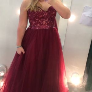 2016/17 Ellie Wilde Prom Dress